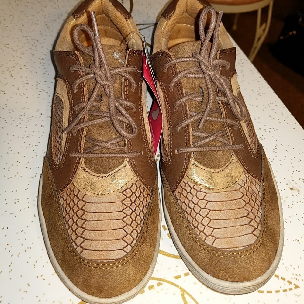 NEW Comfortiva by Sofft Brown Leather Sneaker